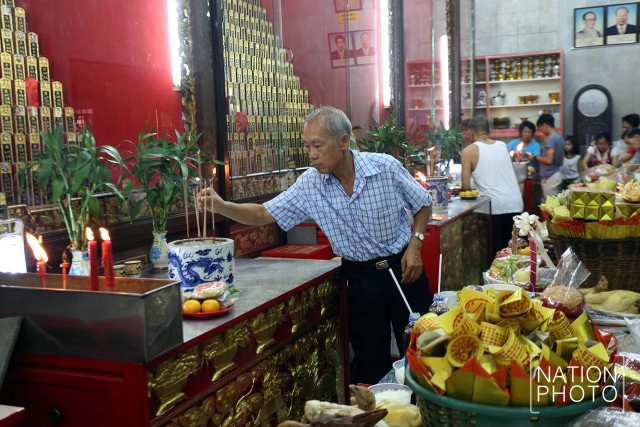 ชาวไทยเชื้อสายจีนย่านตลาดน้อย เซ่นไหว้บรรพบุรุษ