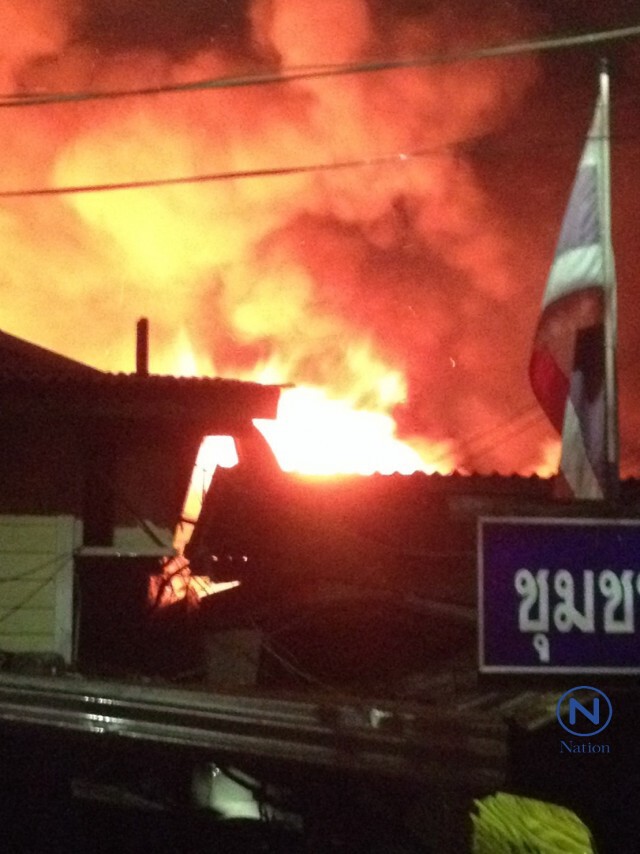 ไฟไหม้บ้านในชุมชนริมคลองวัดสะพาน ย่านถนนอาจณรงค์