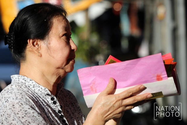 ชาวไทยเชื้อสายจีนย่านตลาดน้อย เซ่นไหว้บรรพบุรุษ