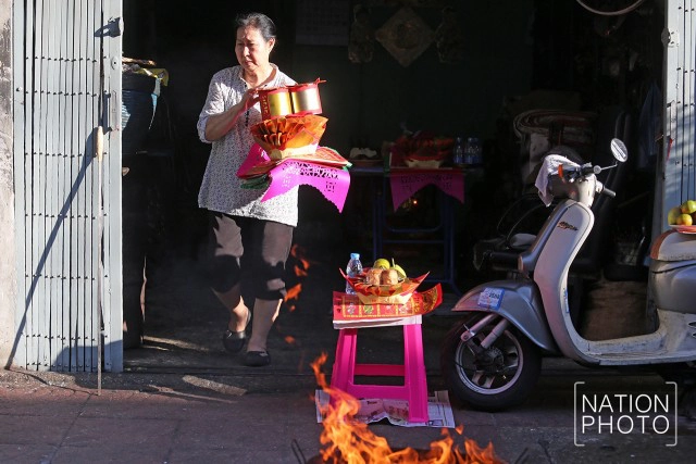 ชาวไทยเชื้อสายจีนย่านตลาดน้อย เซ่นไหว้บรรพบุรุษ