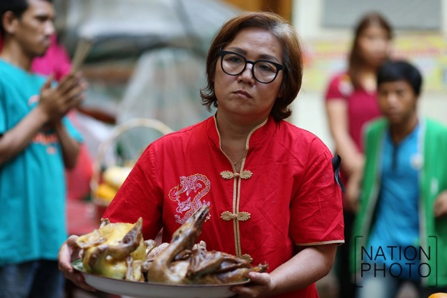 ชาวไทยเชื้อสายจีนไหว้องค์สมเด็จเจ้าพ่อปากคลองตลาด