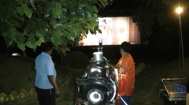 ฉายหนังในสุสาน
ความบันเทิงในวันเที่ยวบรรพบุรุษ