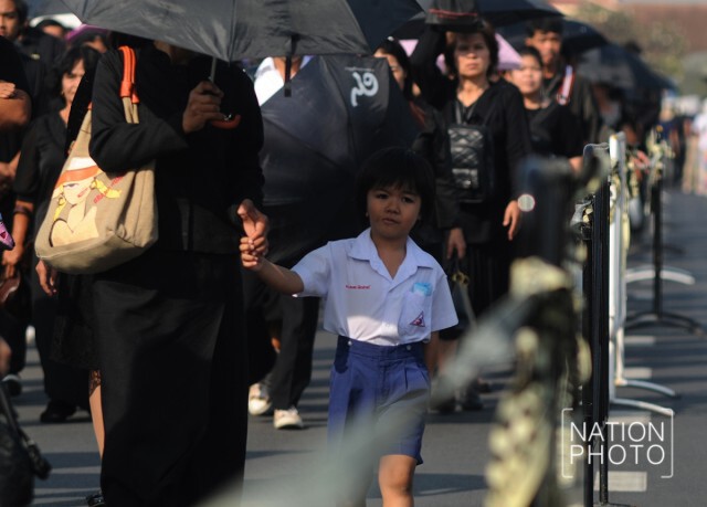 พสกนิกรเข้าสักการะพระบรมศพ 29 ม.ค. 60