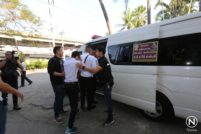 รวบ 10 ผู้ต้องหาทุจริตสอบนายสิบตำรวจ ขณะเข้ารายงานตัว