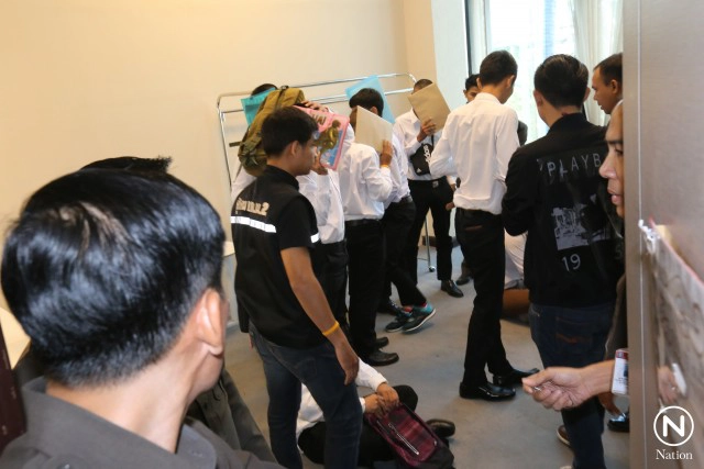 รวบ 10 ผู้ต้องหาทุจริตสอบนายสิบตำรวจ ขณะเข้ารายงานตัว