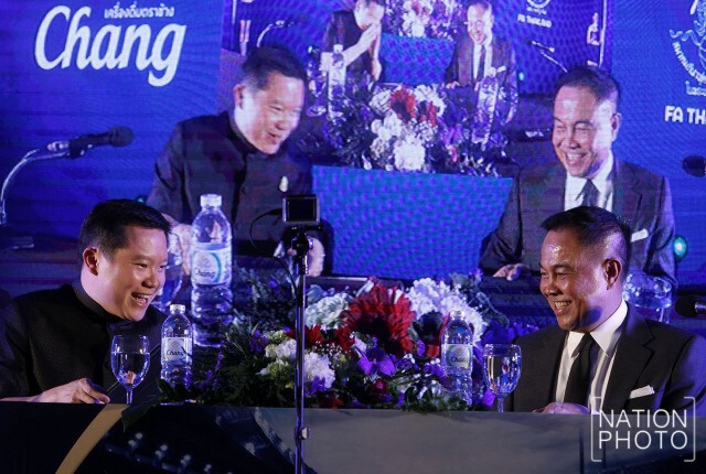 "ช้าง" เซ็น 10 ปี สนับสนุน ส.บอล 1 พันล้าน