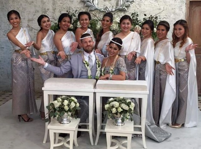 ลูกสาวแอ๊ด คาราบาว 
จูงมือแฟนหนุ่มสู่ประตูวิวาห์