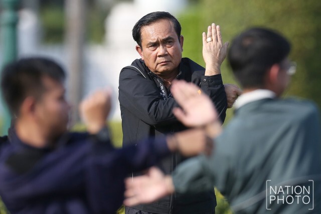 "นายก" ร่วมเตะตระกร้อวงกับคณะทำงาน วันออกกำลังกายประจำสัปดาห์