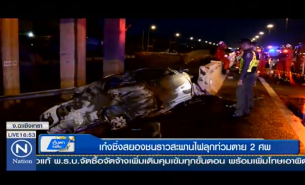 เก๋งซิ่งสยอง ชนราวสะพานไฟลุกท่วมตาย 2 ศพ