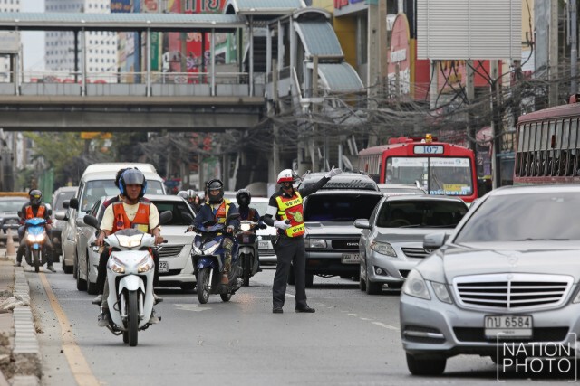 ห้าแยกลาดพร้าวหนาแน่น รฟม.เตรียมวางแนวกั้นสร้างรถไฟฟ้า