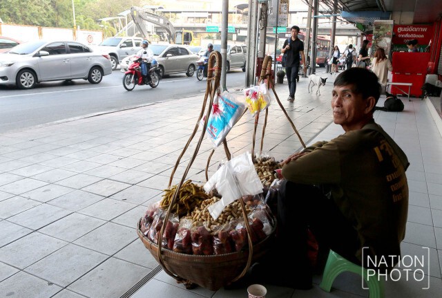 ห้าแยกลาดพร้าวหนึบ! เช้า 6 ก.พ. 60