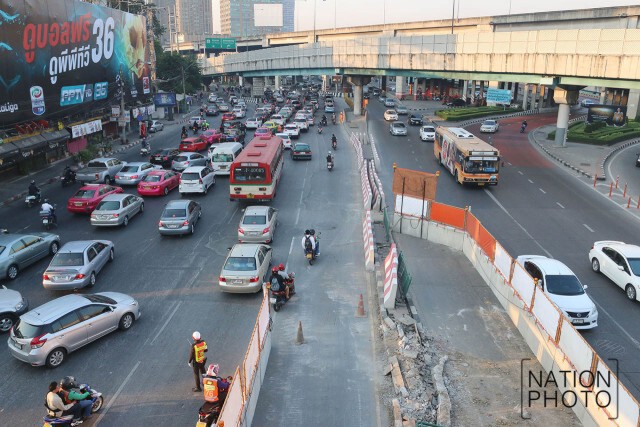 ห้าแยกลาดพร้าวหนึบ! เช้า 6 ก.พ. 60