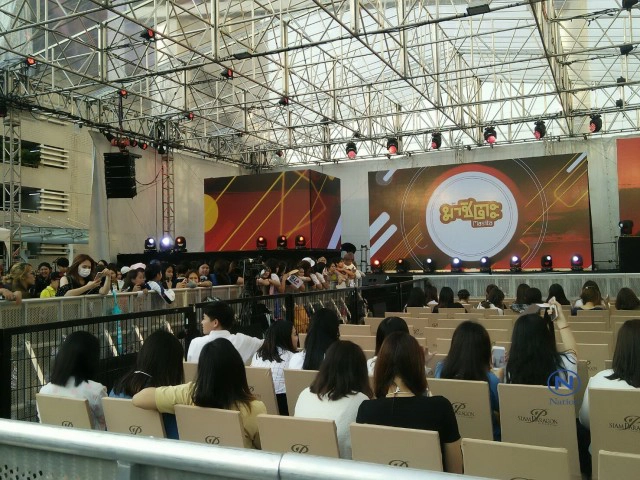 แฟนคลับ แห่รับ "NCT"
บอยแบนด์เกาหลีแน่นสยามพารากอน