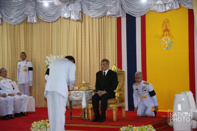 สมเด็จพระเจ้าอยู่หัว เสด็จพระราชดำเนินทรงเปิดนิทรรศการ "เย็นศิระ เพราะพระบริบาล"