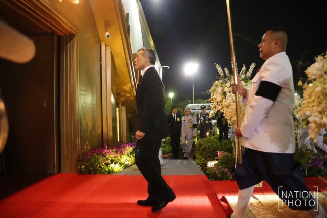 สมเด็จพระเจ้าอยู่หัว เสด็จพระราชดำเนินทรงเปิดนิทรรศการ "เย็นศิระ เพราะพระบริบาล"