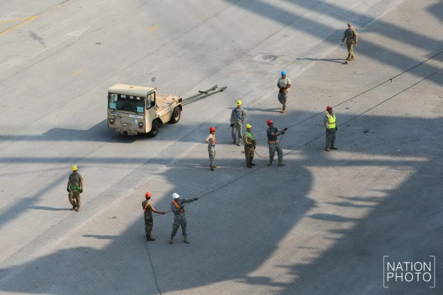 เฮลิคอปเตอร์-ยุทโธปกรณ์ สหรัฐฯ ขึ้นฝั่งท่าเรือแหลมฉบัง
เตรียมใช้ฝึกคอบร้าโกลด์ 2017