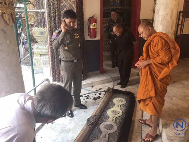 ตร.แจงเพลิงไหม้ประตูไม้สักวัดราชบพิธฯ
เหตุจาก สะเก็ดไฟกระเด็นถูกประตู