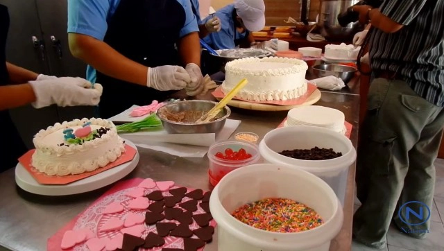 เบเกอรี่จากเรือนจำ!
ผู้ต้องขังคลองด่านแห่สั่งเค้ก
ให้คู่รักวันวาเลนไทน์
เผยยอดขายเดือนละแสน