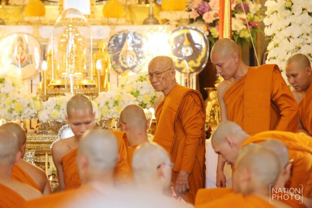 พุทธศาสนานิกชนร่วมฟังโอวาทปาติโมกข์ วันมาฆบูชาในช่วงบ่าย โดยมี สมเด็จพระมหามุนีวงศ์ ร่วมในพิธี