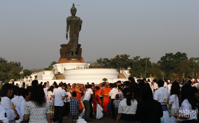 พิธีตักบาตรพระสงฆ์ เนื่องในวันมาฆบูชา ณ พุทธมณฑล