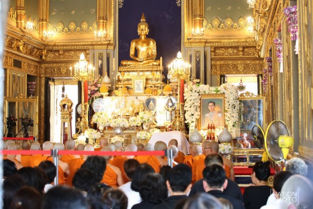 พุทธศาสนานิกชนร่วมฟังโอวาทปาติโมกข์ วันมาฆบูชาในช่วงบ่าย โดยมี สมเด็จพระมหามุนีวงศ์ ร่วมในพิธี