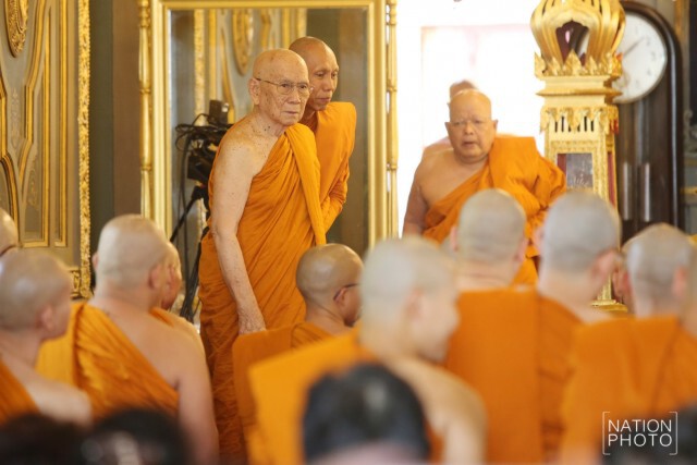 พุทธศาสนานิกชนร่วมฟังโอวาทปาติโมกข์ วันมาฆบูชาในช่วงบ่าย โดยมี สมเด็จพระมหามุนีวงศ์ ร่วมในพิธี
