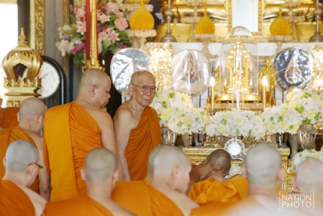 พุทธศาสนานิกชนร่วมฟังโอวาทปาติโมกข์ วันมาฆบูชาในช่วงบ่าย โดยมี สมเด็จพระมหามุนีวงศ์ ร่วมในพิธี