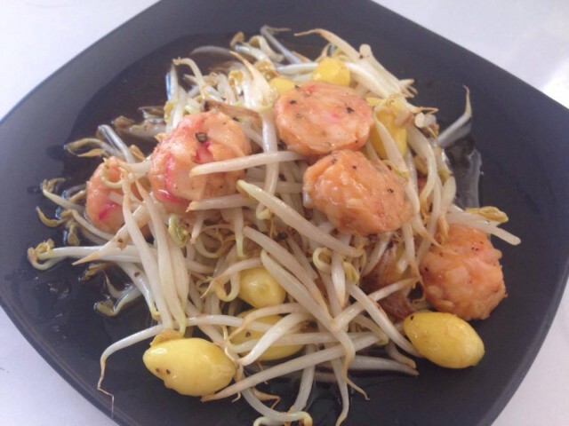 ครัวน้าคม : ถั่วงอกผัดพริกไทยดำลูกชิ้นกุ้ง แปะก๊วย เมนูสุขภาพดี แสนอร่อย