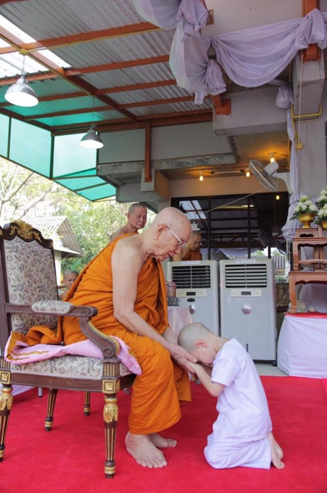 น้องกร วัดป่ามณีกาญจน์ นอบน้อมเข้ากราบ "สมเด็จพระมหามุนีวงศ์"