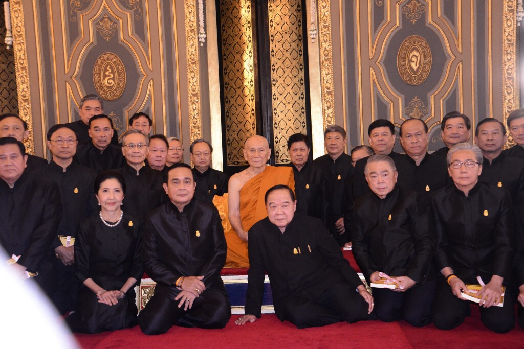 นายกฯนำ ครม.ถวายสักการะ "พระสังฆราช"