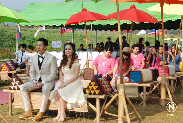 ลำพูนเปิดสะพานรักนิรันดร์ จดทะเบียนสมรสคู่บ่าวสาว 100 คู่