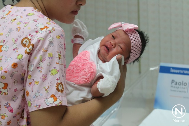 รพ.เปาโลฯโชคชัย4 แต่งชุดให้ทารก ต้อนรับเทศกาลวันวาเลนไทน์
