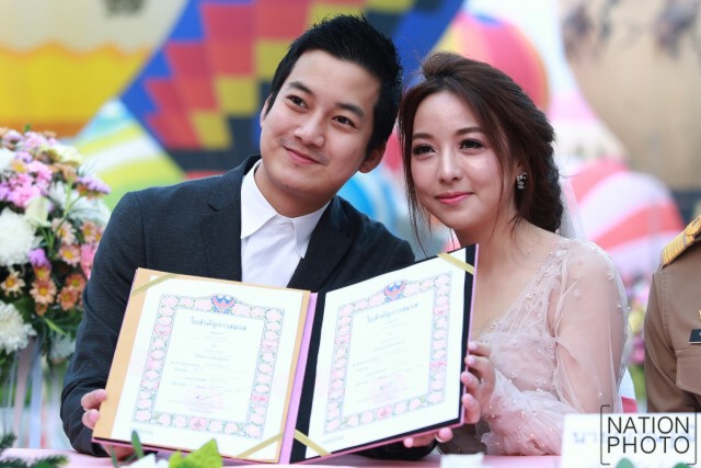 22 คู่รัก ร่วมจดทะเบียนลอยฟ้า บนบอลลูน
