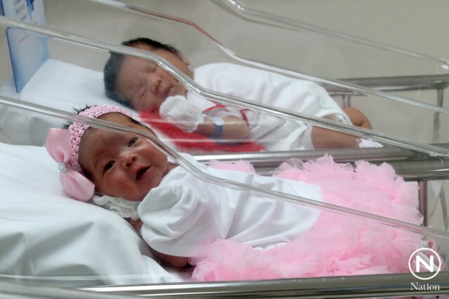 รพ.เปาโลฯโชคชัย4 แต่งชุดให้ทารก ต้อนรับเทศกาลวันวาเลนไทน์