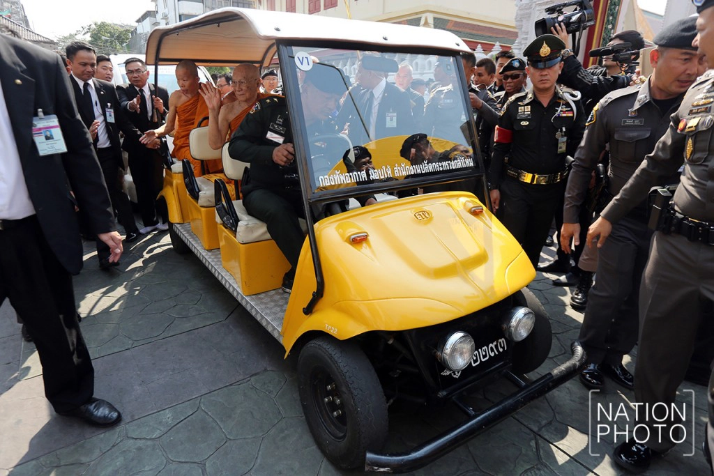 ภาพชุด "สมเด็จพระสังฆราช" เสด็จออกจากพระอุโบสถโดยประทับรถกอล์ฟ ภาพชุด "สมเด็จพระสังฆราช" เสด็จออกจากพระอุโบสถโดยประทับรถกอล์ฟ