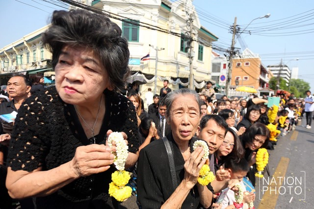 ภาพชุด "สมเด็จพระสังฆราช" เสด็จออกจากพระอุโบสถโดยประทับรถกอล์ฟ