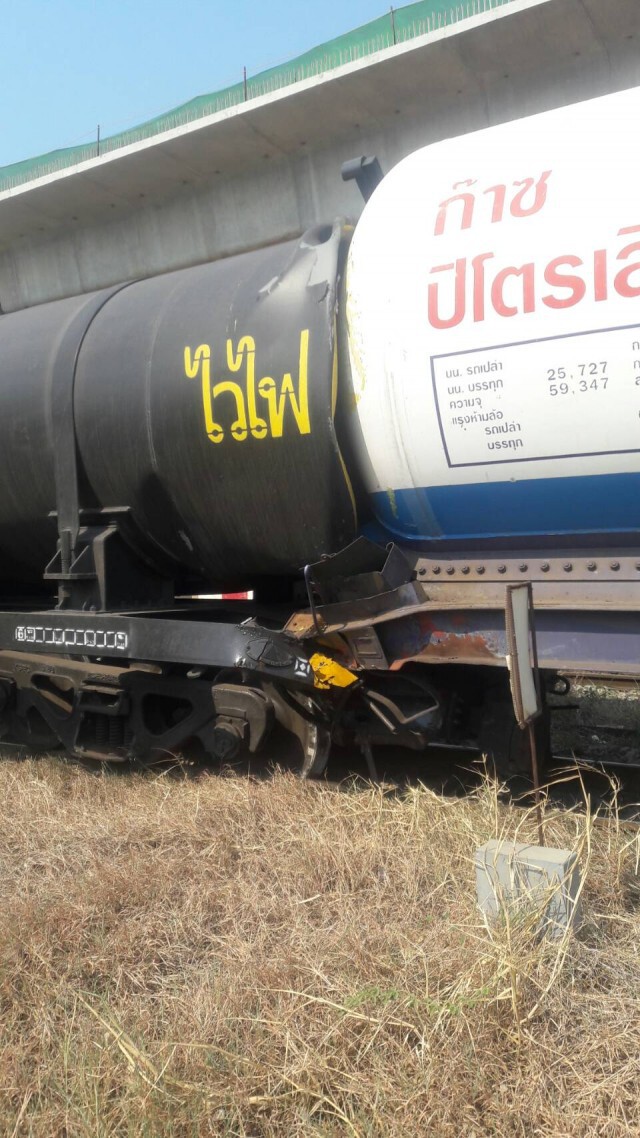 รถไฟบรรทุกวัตถุไวไฟตกราง! หน้าวัดเสมียนนารี จนท.เร่งกู้