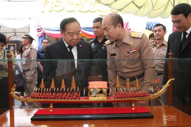 ประชาชนแห่ชมงาน ใต้ร่มพระบารมีฯ