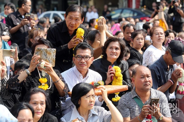 ภาพชุด "สมเด็จพระสังฆราช" เสด็จออกจากพระอุโบสถโดยประทับรถกอล์ฟ