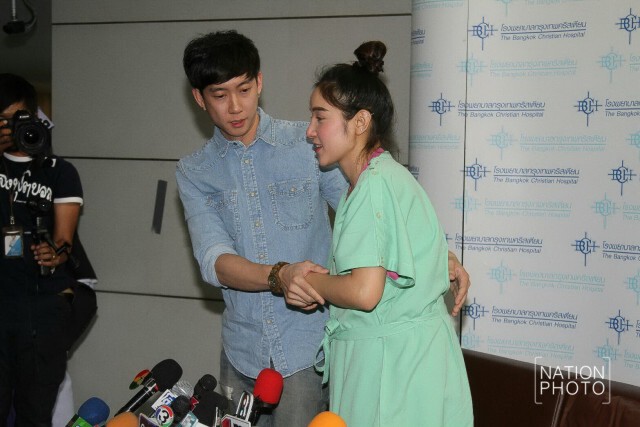 "แพท- เบนซ์"  อุ้มลูกแถลง  ยันสภาพจิตใจเข้มแข็ง