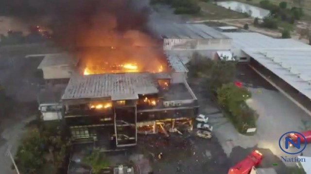 เพลิงไหม้โรงงานน้ำหอม จ.นครนายก ยังคุมเพลิงไม่ได้