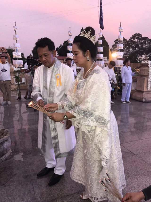 แรลลี่แห่ผ้าขึ้นธาตุ เรียบง่าย สุขใจสำหรับนักบุญ