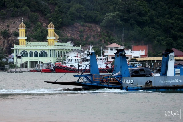 " แพขนานยนต์ "
โรงละคอนชีวิตลอยน้ำ
ของชาวสงขลา