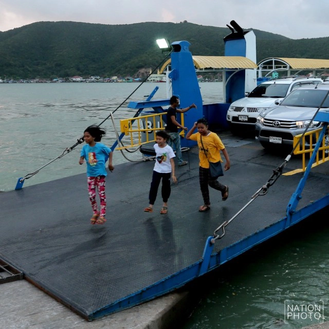 " แพขนานยนต์ "
โรงละคอนชีวิตลอยน้ำ
ของชาวสงขลา