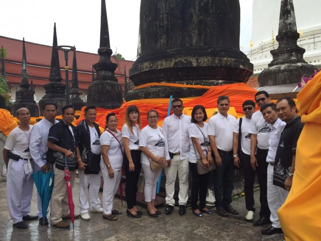 แรลลี่แห่ผ้าขึ้นธาตุ เรียบง่าย สุขใจสำหรับนักบุญ