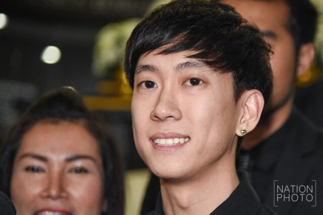 เบนซ์ เรซซิ่ง เดินทางกลับจากปส.