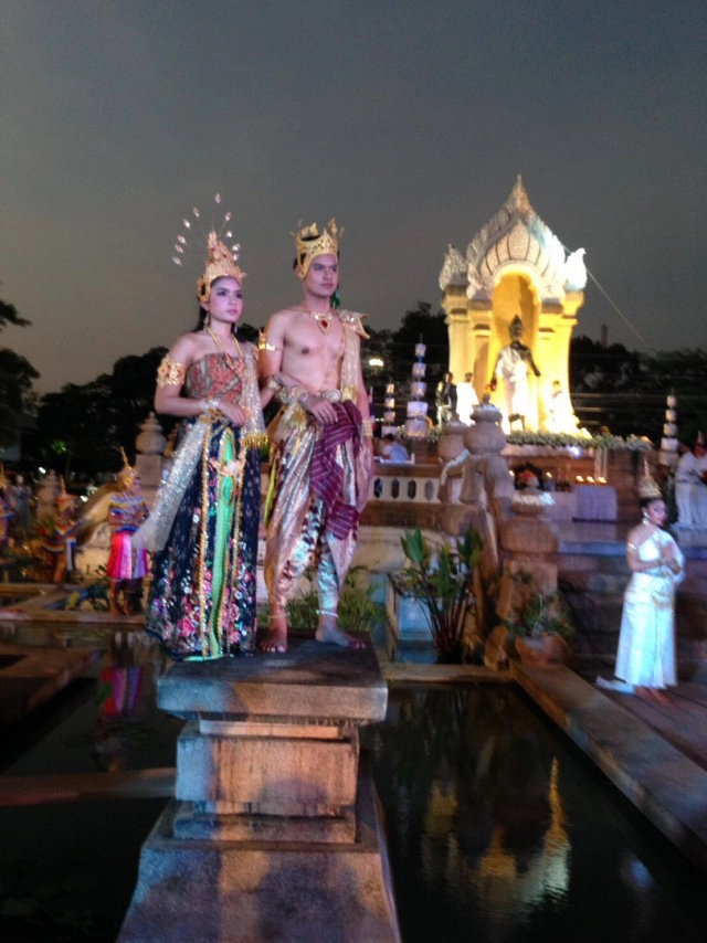 แรลลี่แห่ผ้าขึ้นธาตุ เรียบง่าย สุขใจสำหรับนักบุญ