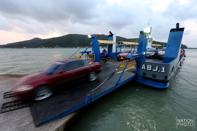 " แพขนานยนต์ "
โรงละคอนชีวิตลอยน้ำ
ของชาวสงขลา