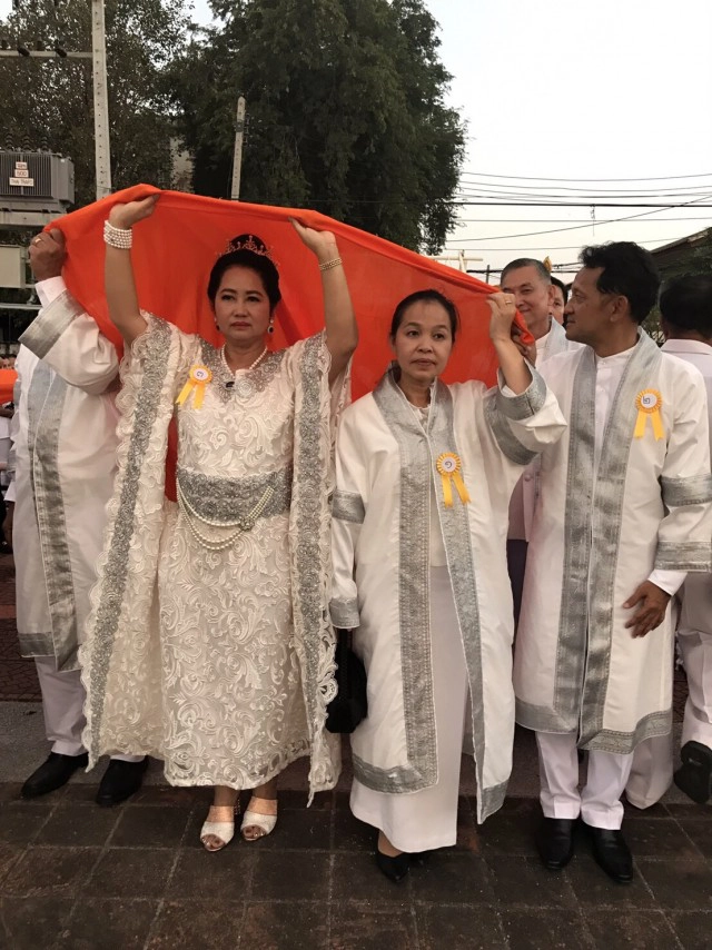 แรลลี่แห่ผ้าขึ้นธาตุ เรียบง่าย สุขใจสำหรับนักบุญ