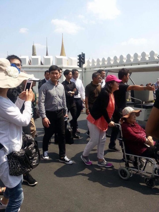 ชาวเน็ตแชร์ภาพ "ซงจุงกิ" เดินทางไปสนามหลวง